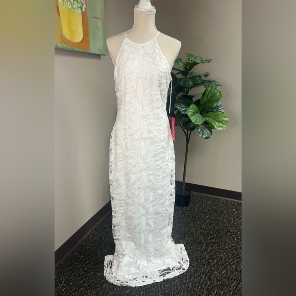 Badgley Mischka Dresses & Skirts - NWT Belle by Bartley Mischka halter neck white formal dress. Size 10